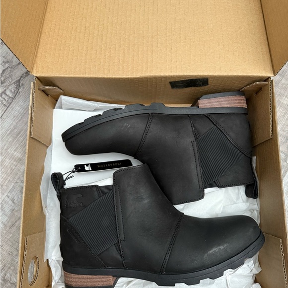 Sorel Emilie Chelsea boots black in size 9, brand new - Picture 4 of 5